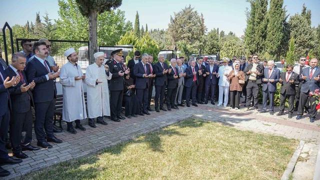 Bursa’da 15 Temmuz anma programları şehitlik ziyaretiyle başladı