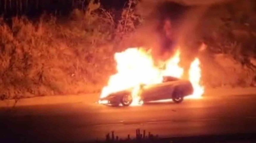 Tekirdağ’da seyir halindeki otomobil alev alev yandı