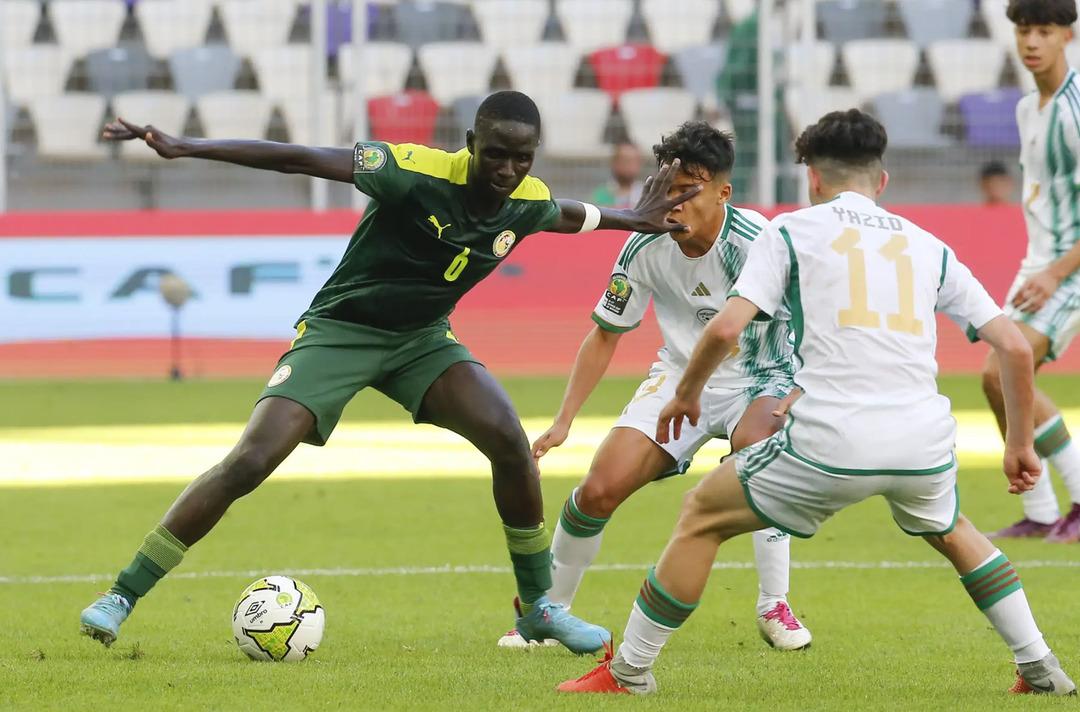 Fenerbahçe de Devin Özek geleceği inşa ediyor! Afrika nın yeni keşfi için sarı lacivertliler resmen devrede... 1