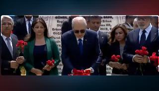 Meclis'te 15 Temmuz Anma Töreni! Karanfiller bırakıldı