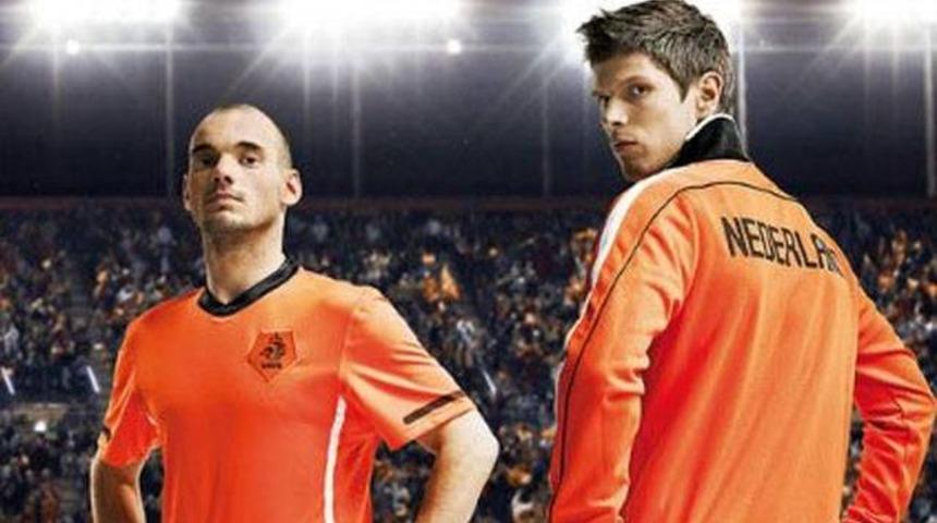 Huntelaar'dan Sneijder yorumu: "Kendini g&ouml;stermeli!