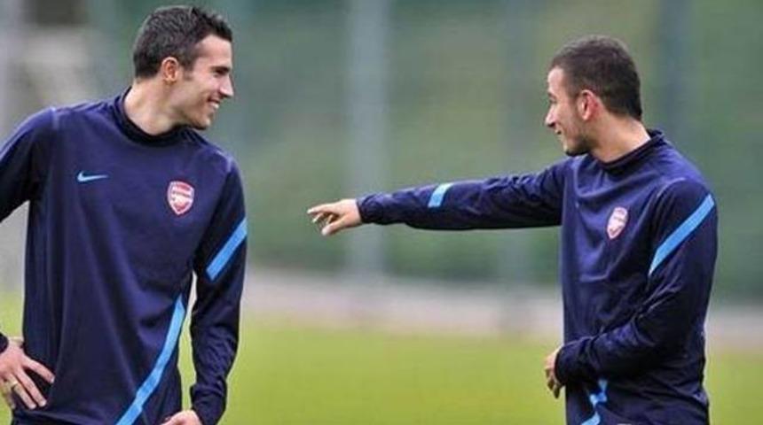 Van Persie T&uuml;rkiye'ye geliyor!