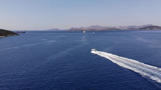 Gezi teknesinde düşen personel deniz ambulasıyla tahliye edildi