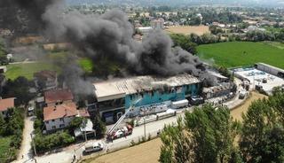 Bolu'daki fabrika yangını havadan görüntülendi
