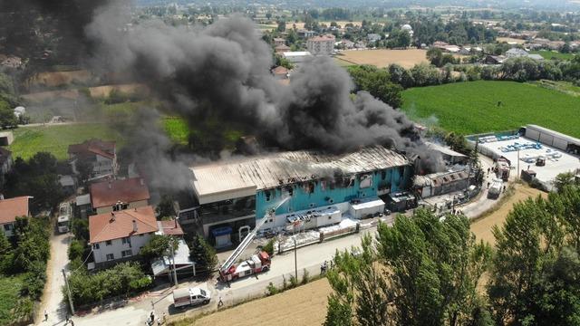 Bolu'daki fabrika yangını havadan görüntülendi