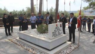 Yavuzeli’nde 15 Temmuz şehitleri anma programı kapsamında şehitlik ziyaret edildi