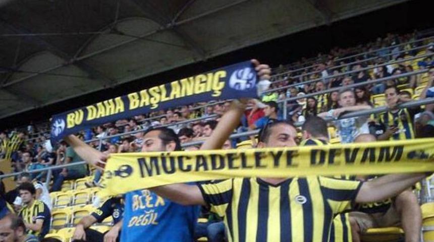 Fenerbah&ccedil;e taraftarı pankart yasağını deldi!