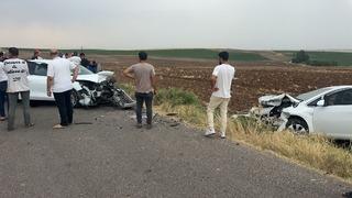 Diyarbakır’da iki otomobil kafa kafaya çarpıştı: 1'i ağır 5 yaralı