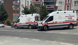 Duvardan aşağıya düşen çocuğunun peşinden atladı!