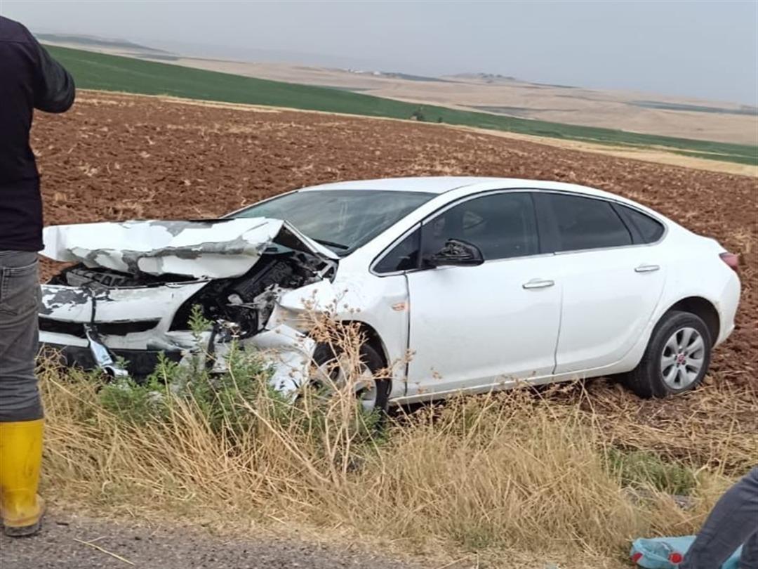 Diyarbakır’da iki otomobil kafa kafaya çarpıştı: 1'i ağır 5 yaralı 2