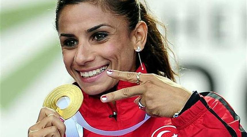 Nevin Yanıt'a men cezası!