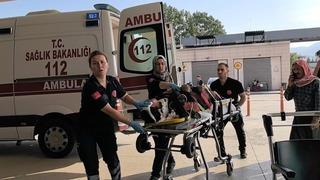 Seyir halindeki kamyonetten düşerek ağır yaralandı