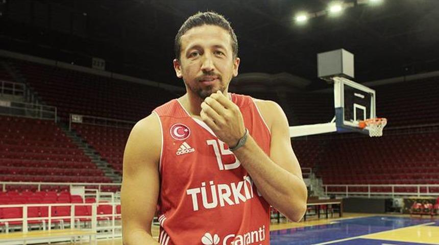 Hidayet T&uuml;rkoğlu T&uuml;rkiye'ye d&ouml;n&uuml;yor