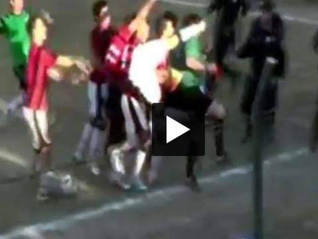 Hakeme uçan tekme attı!