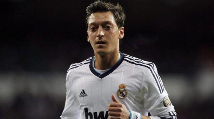 Mesut &Ouml;zil krizi