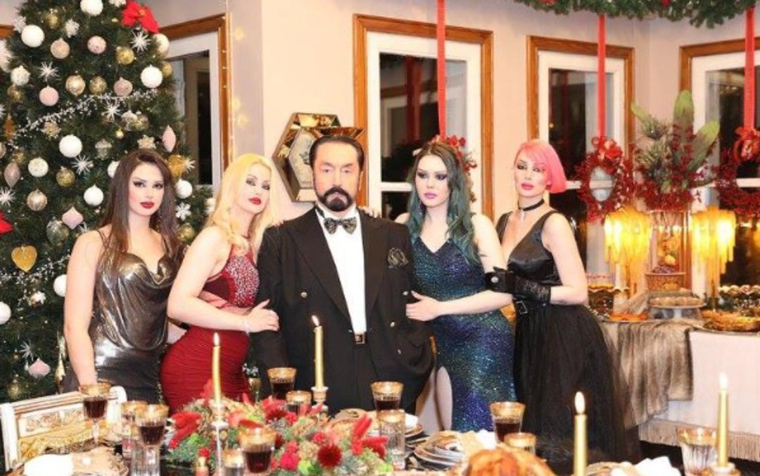 Adnan Oktar ın son hali! 8 bin yıl ceza almıştı...  Daha da gençleşti  denilerek fotoğrafı paylaşıldı 2