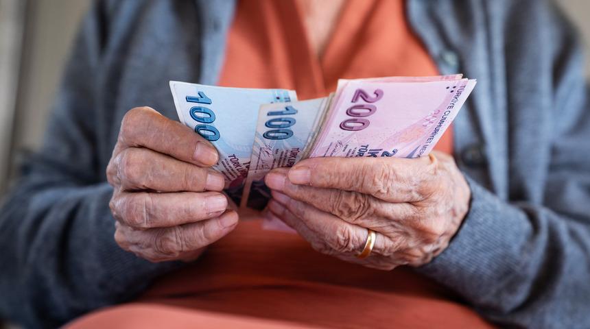 Hesapta eksik maaş gören emekliler için sebepleri tek tek sıraladı! '16 bin 881 TL' detayı