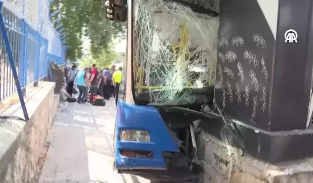 1200xauto Ankara'da belediye otobüsü kazası! Çok sayıda yaralı var