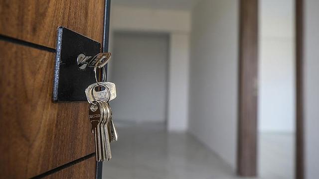 Ev sahibi ile kiracı yine karşı karşıya! 2 farklı anlaşma: '6 ay kira ödeme evden çık'