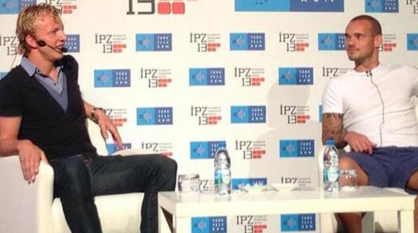 Wesley Sneijder ve Dirk Kuyt'tan ilgin&ccedil; a&ccedil;ıklamalar!