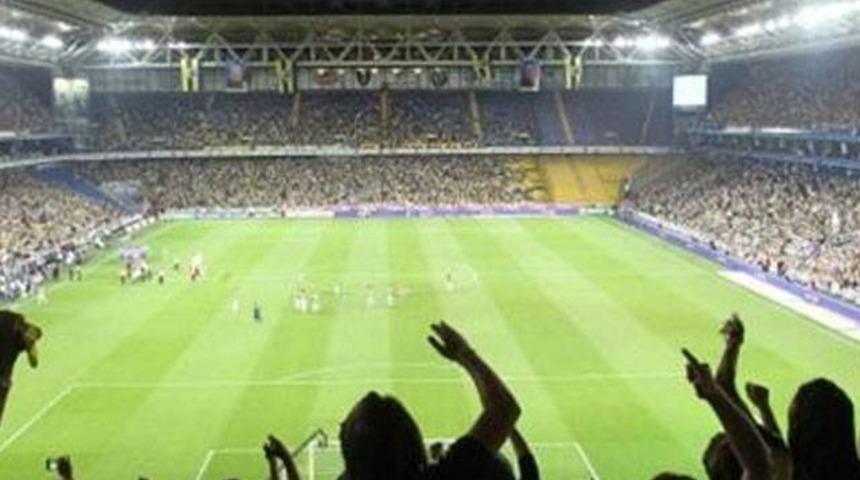 Trib&uuml;nde soygun var... Fenerbah&ccedil;eliler isyanda!