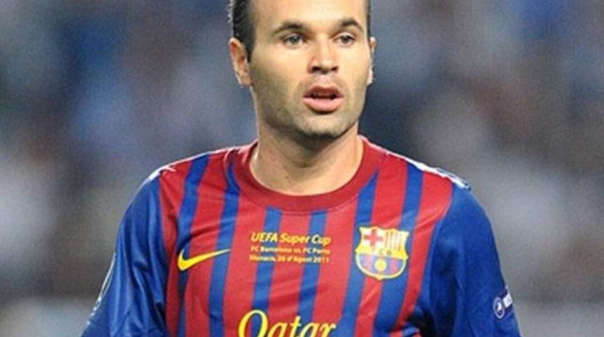 Iniesta 2018'e kadar Barcelona'da
