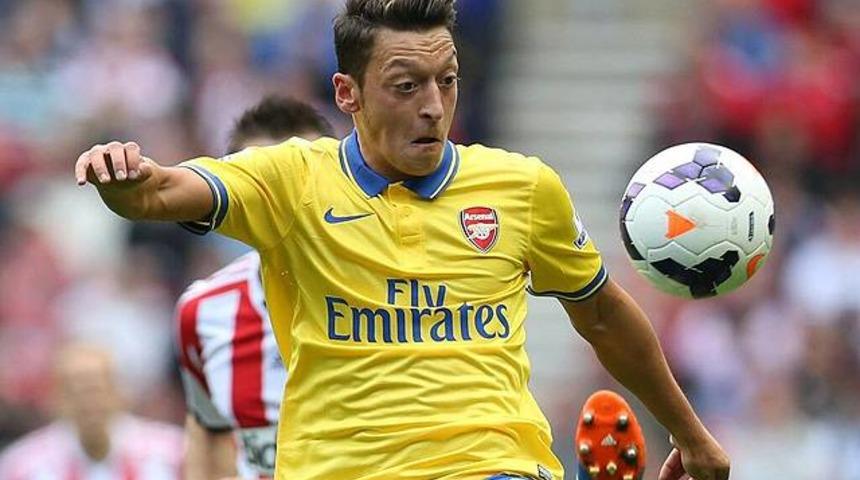 Ne Rooney, Ne Van Persie yine Mesut! 