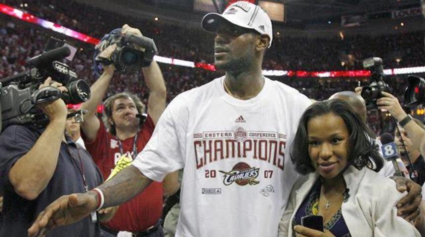 LeBron James d&uuml;nya evine girdi