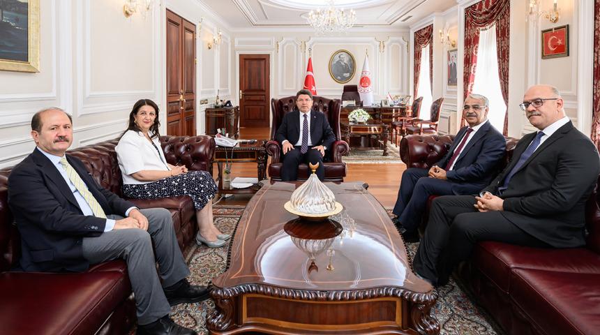 DEM Parti heyeti Bakan Tunç ile görüştü! "Komisyon aşamasına geçildi"
