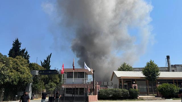 Esenyurt'ta tekstil fabrikasında yangın çıktı 