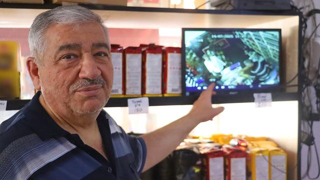 'Avuç avuç parayı önüme atınca şaşırdım' 30 yıllık esnafı hayrete düşüren olay!