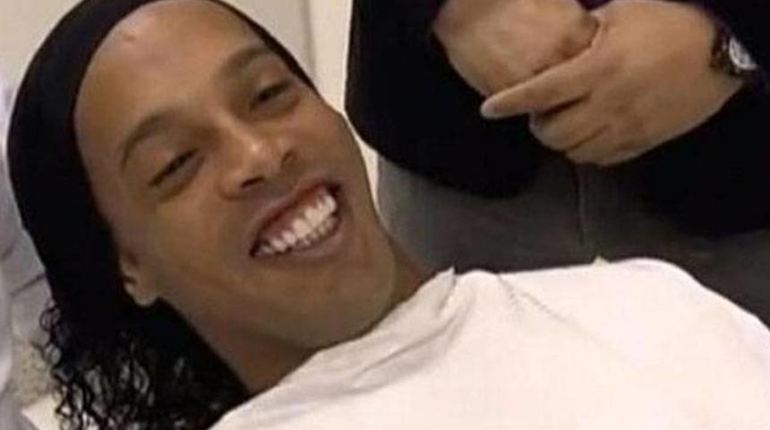 Ronaldinho dişlerini yaptırdı!