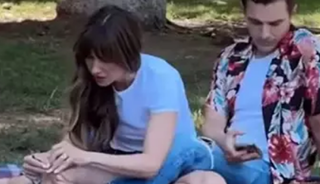 Ünlü çiftin parkta mide bulandıran anları...