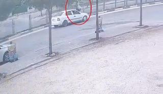 Otomobil yayaya çarptı