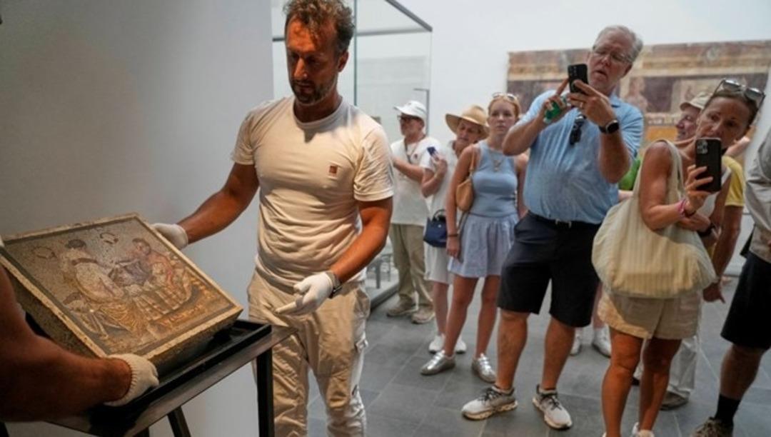 Çalınan erotik mozaik bulundu! 80 yıllık sır çözüldü! Alman Nazi yüzbaşısı... 1