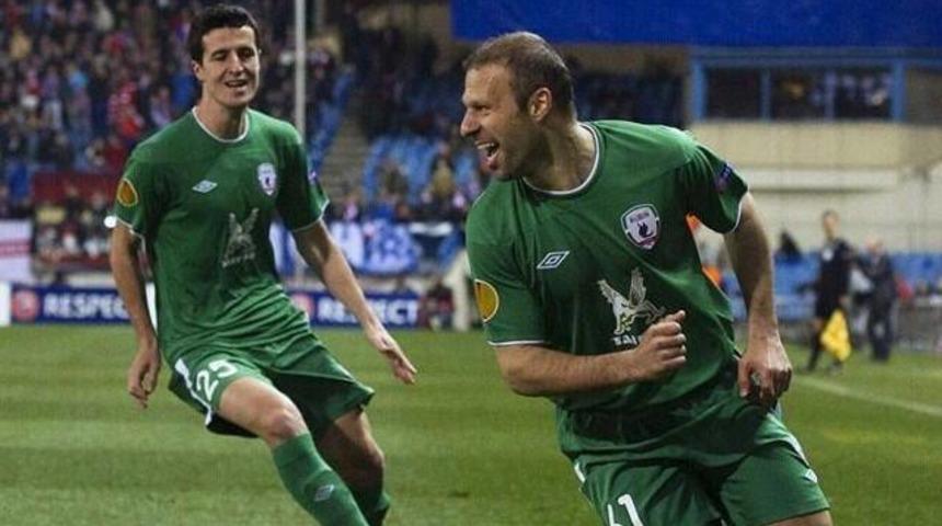 Gökdeniz hocasız kaldı!