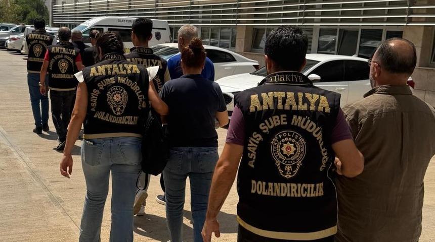 Antalya'da dolandırıcılık operasyonu! Yakalanan 5 kişiden 2'si tutuklandı