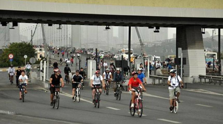 Boğazi&ccedil;i K&ouml;pr&uuml;s&uuml;'nde pedal &ccedil;evirdiler