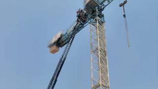 Malatya'da rahatsızlanan kule vinç operatörü kurtarıldı