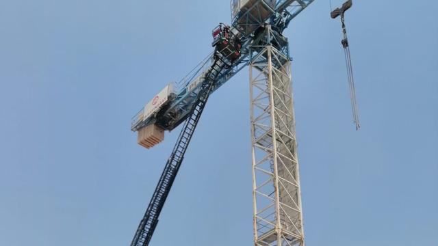 Malatya'da rahatsızlanan kule vinç operatörü kurtarıldı