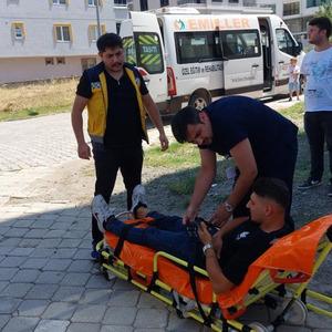 Motosiklet ile hasta servis minibüsü çarpıştı: 1 yaralı