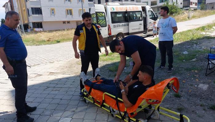 20611430-700x400 Motosiklet ile hasta servis minibüsü çarpıştı: 1 yaralı