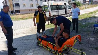 Motosiklet ile hasta servis minibüsü çarpıştı: 1 yaralı