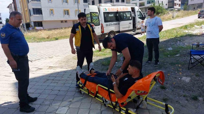 Motosiklet ile hasta servis minibüsü çarpıştı: 1 yaralı