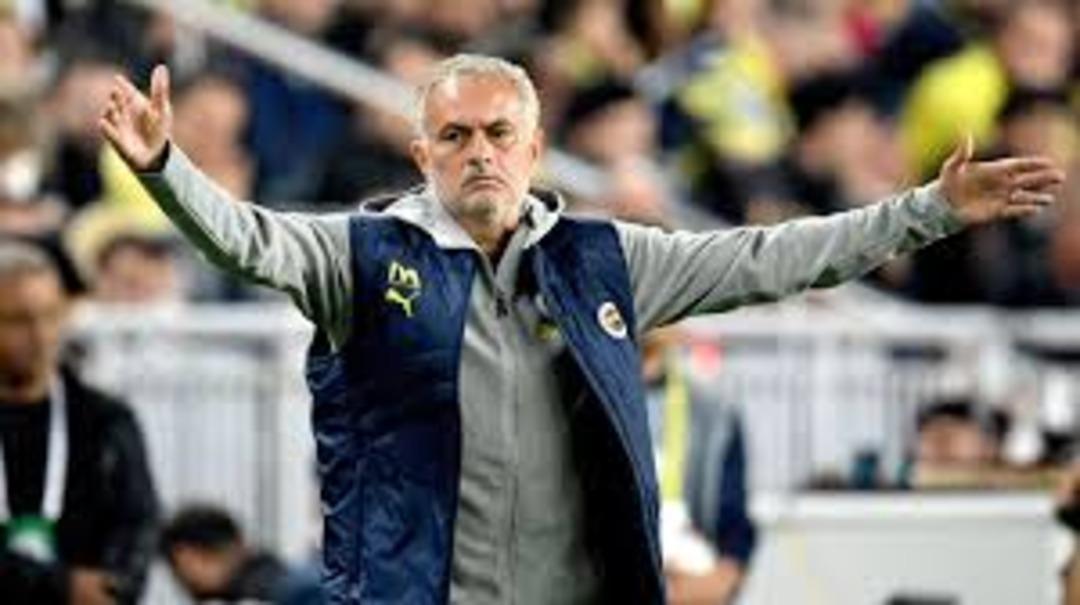 Jose Mourinho-Jhon Duran gerilimi iddiasına Fenerbahçe den yalanlama! Sosyal medyada gündem olmuştu  1