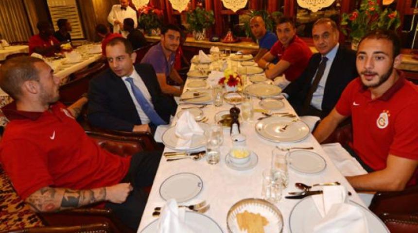 Aysal'dan takıma moral yemeği 