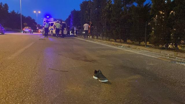 Yolun karşısına geçmek isterken canından oldu