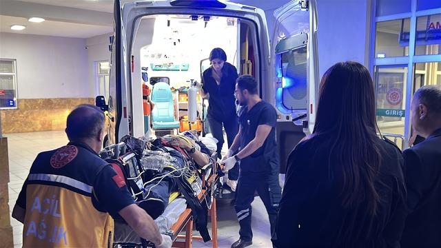 Eski Bitlis Valisi Karaömeroğlu ve ailesi kazada yaralandı