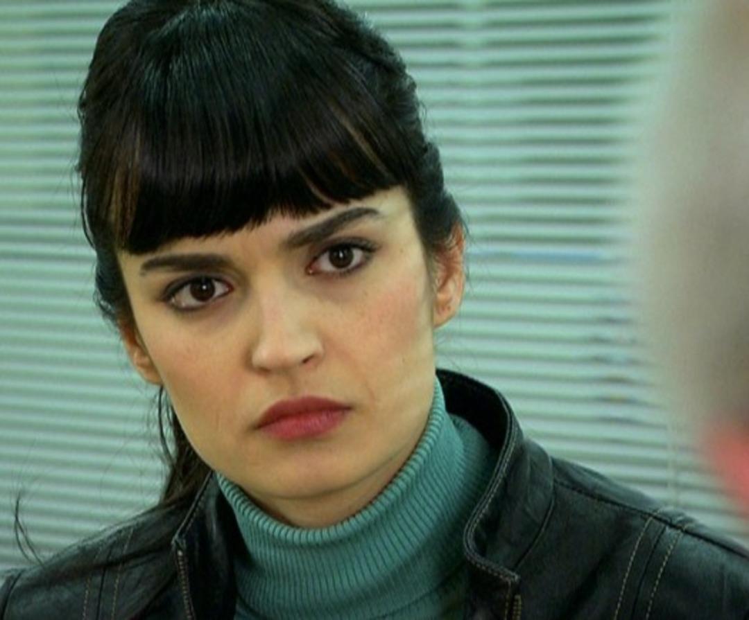 Oyunculuğu bırakıp   EYT ye geçtim   demişti! Adanalı nın güzeli Selin Demiratar son haliyle gündemde 2