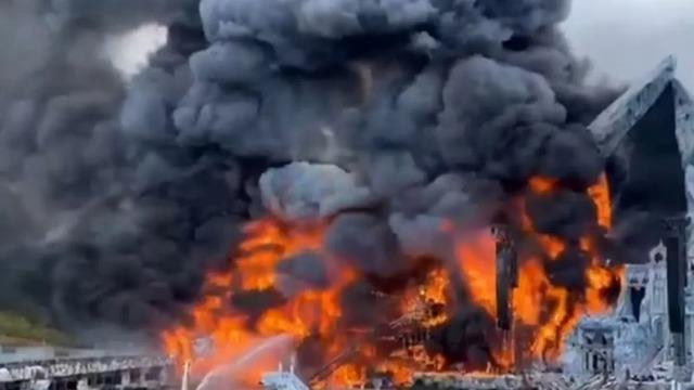 Dünyaca ünlü festival öncesi büyük yangın! Sahne tamamen küle döndü! Faciadan dönüldü...